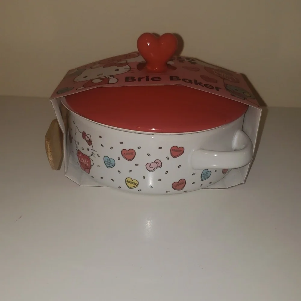 NEW-Hello Kitty Brie baker